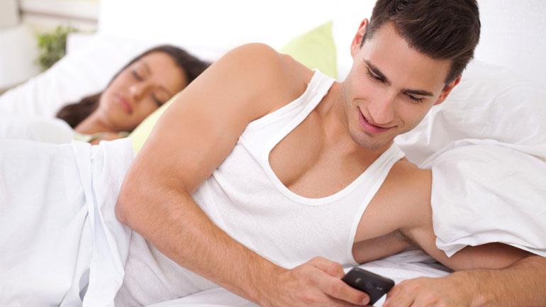 Ποιά είναι χειρότερη, η συναισθηματική ή η σεξουαλική απιστία;